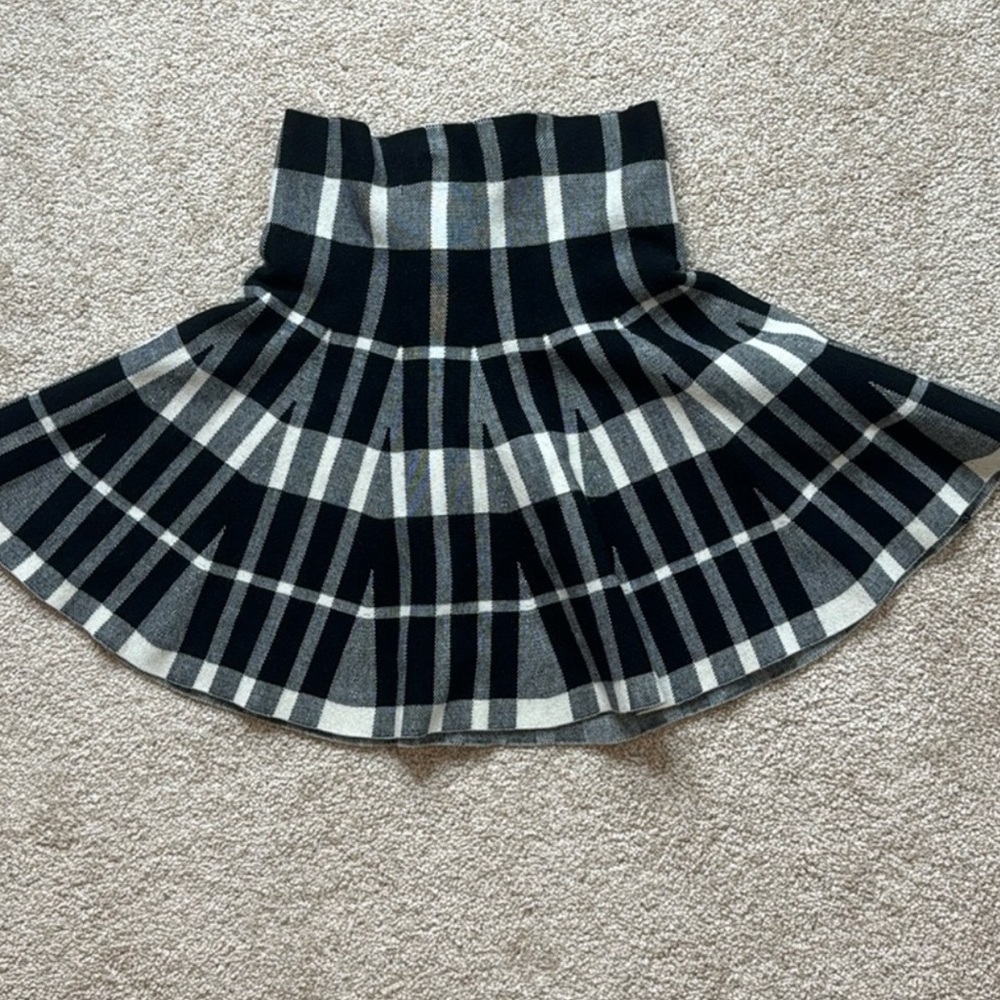 Black &White Plaid Knit Skater Skirt - Picture 6 of 10